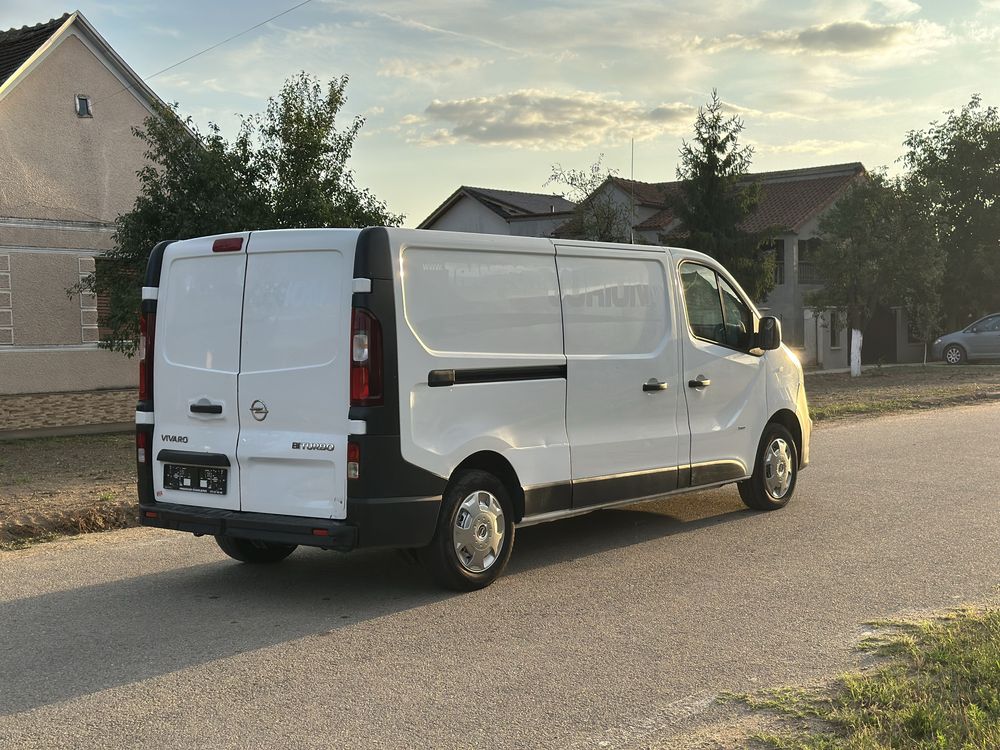 Opel Vivaro - 1.6 CDTI BiTurbo, An 2017, 3 locuri, 250.000km, Clima