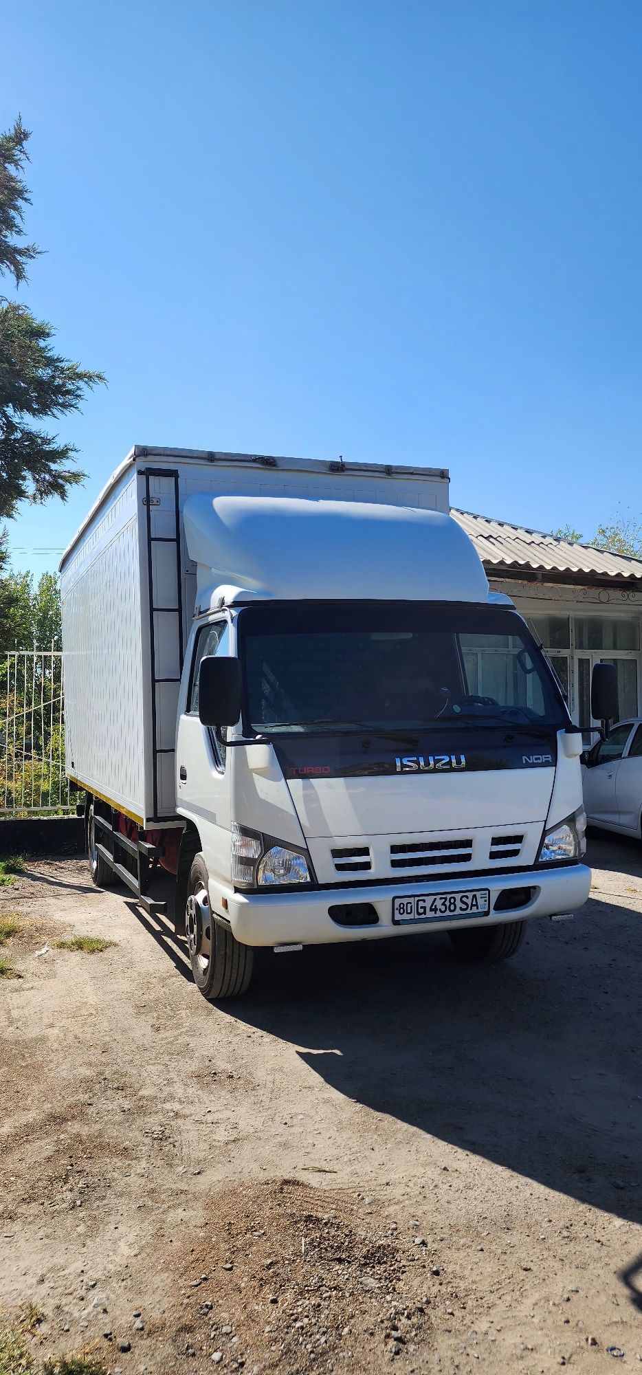 Isuzu sotiladi. Holati ideal