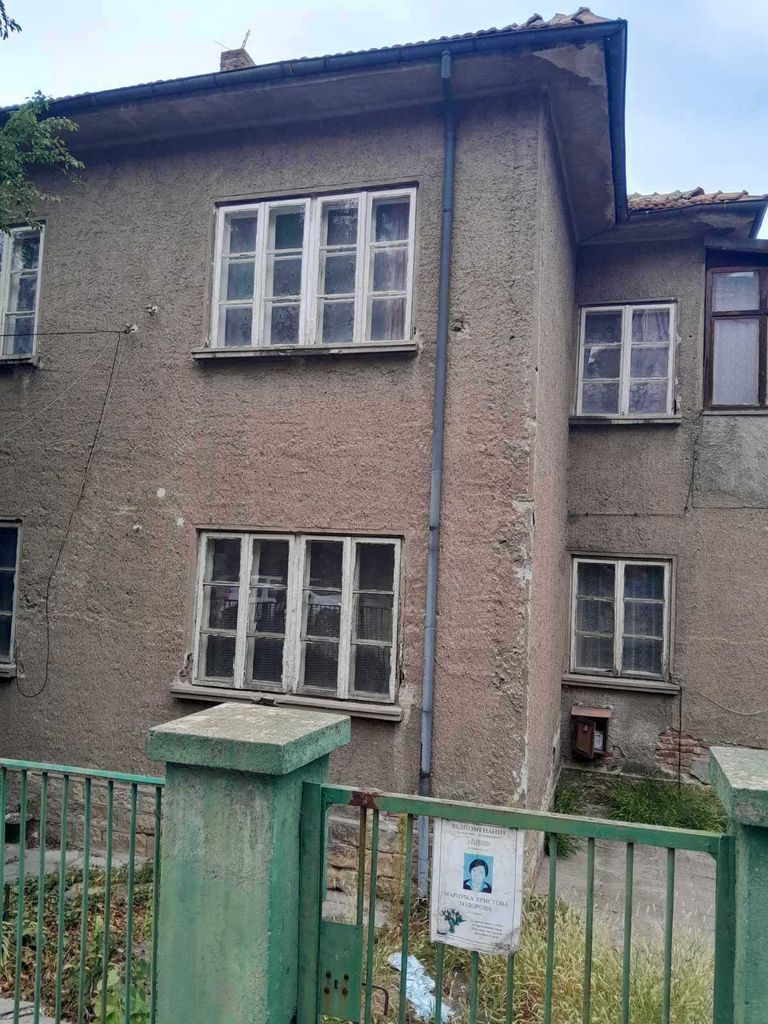 Продава се Къща в Свищов - 200 кв.м за 281 €/кв.м - Снимка #1