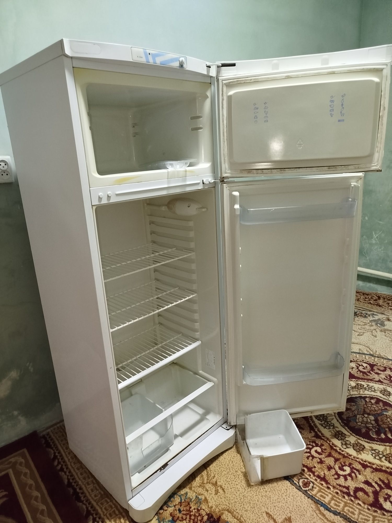 холодильник  indesit