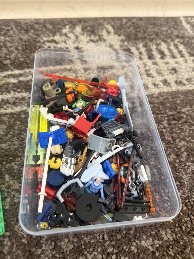 Лот Фигурки/човечета и части от конструктор Лего/Lego