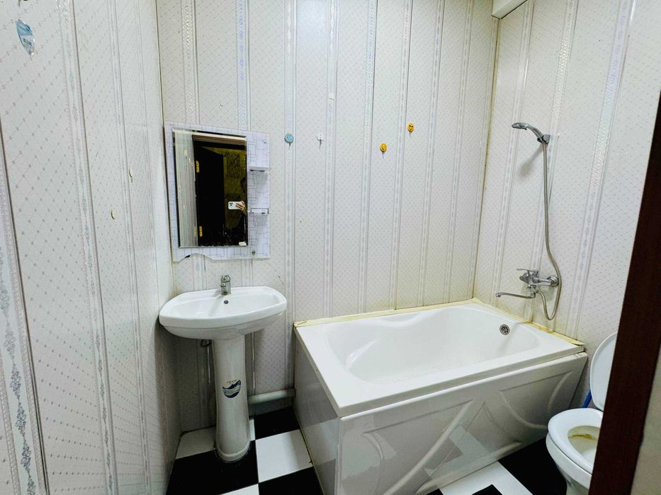 Buxoroda kvartira sotiladi 2 xonali 57m2 3-qavat