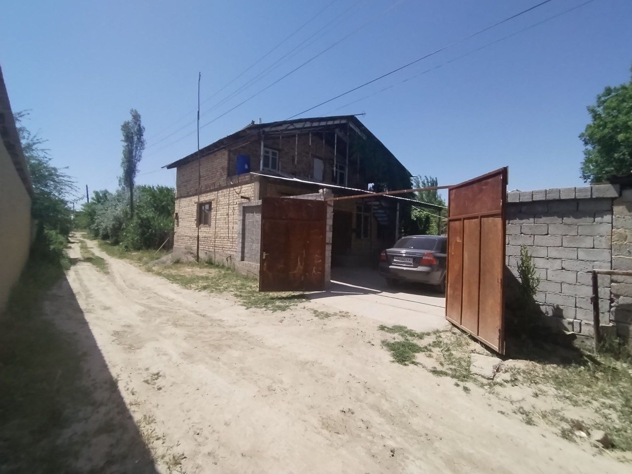 Dacha sotiladi..