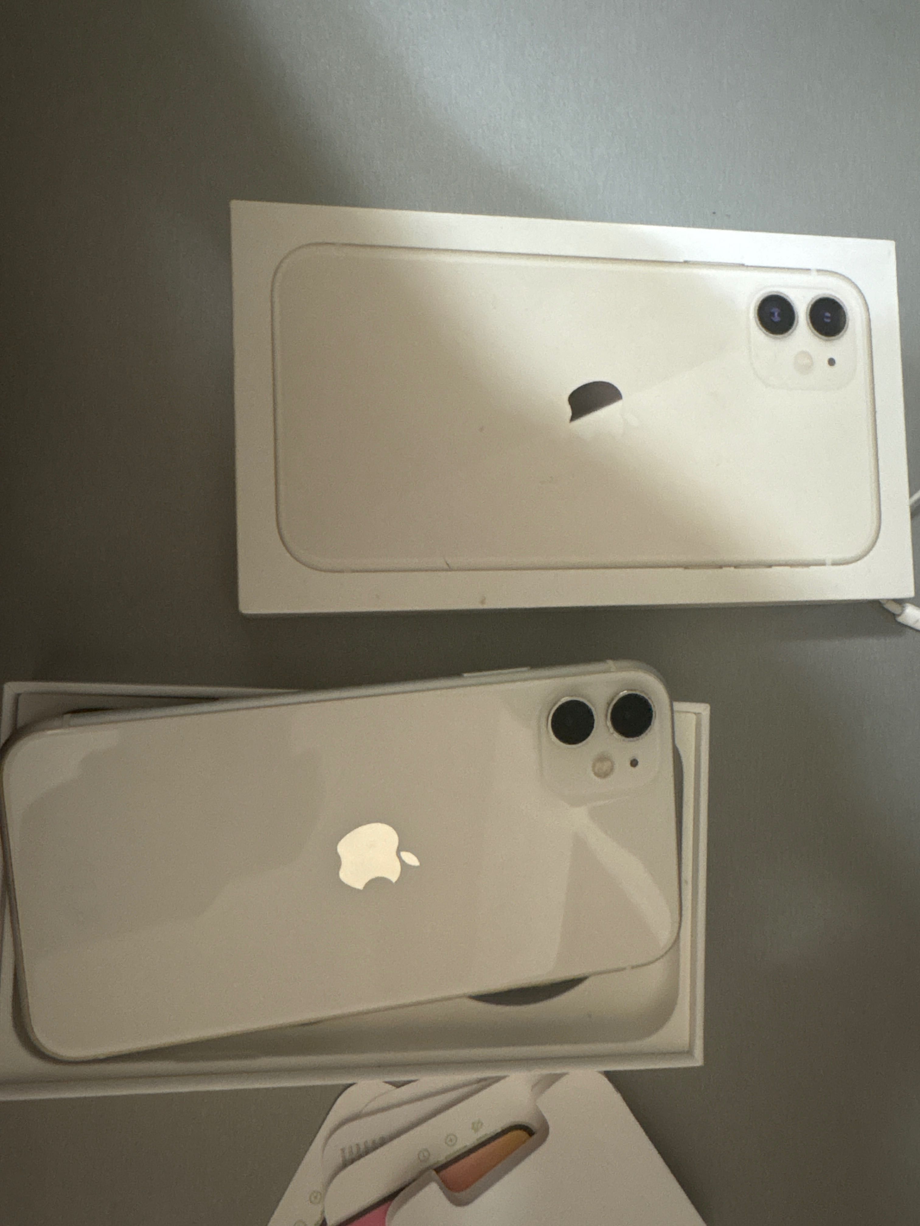 iphone 11 64gb перфектен
