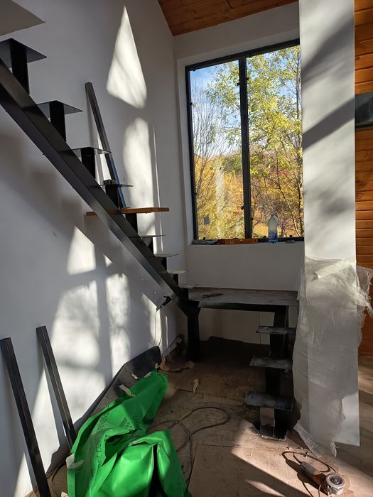 Vindem scări interior de lemn