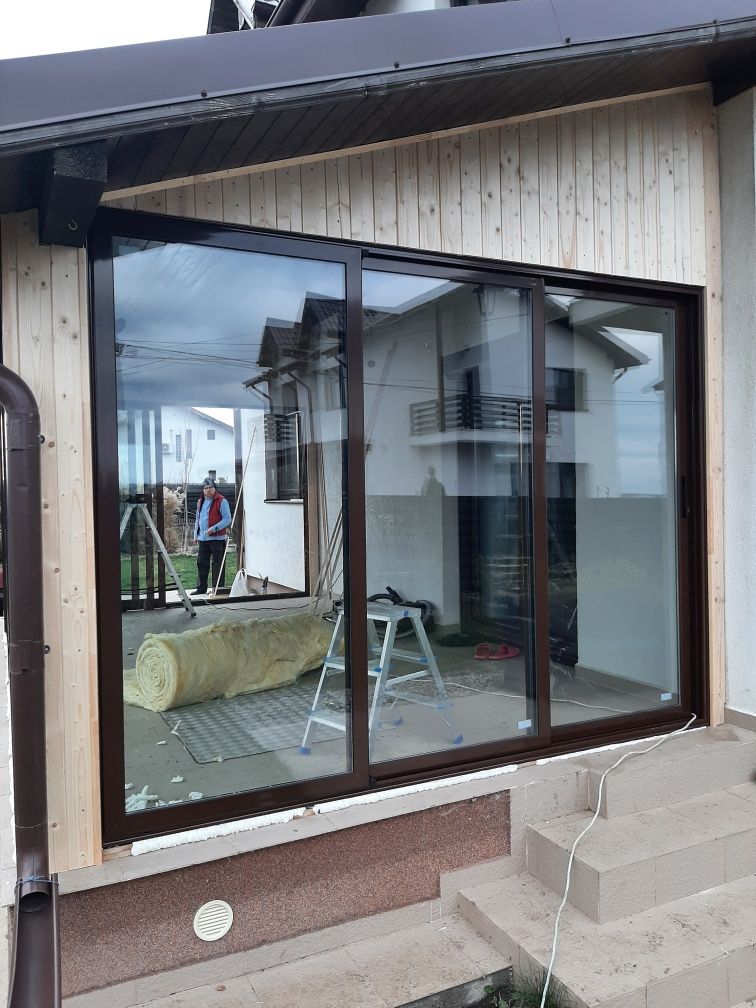Închideri de terase cu uși glisante din Aluminiu cu geam termopan.