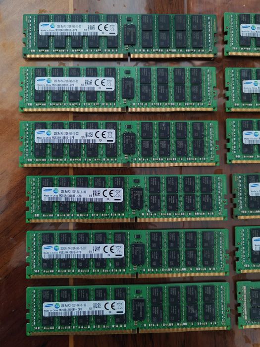 Samsung RDIMM ECC 352GB 11x32GB PC4 2133 DDR4  Server M393A4K40BB0