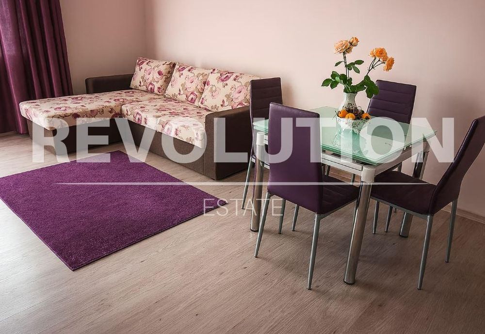 Двустаен апартамент в района на  Св.Св. Константин и Елена!