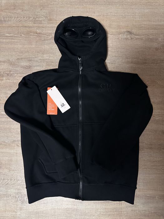 C.P Company суичер с вградени очила