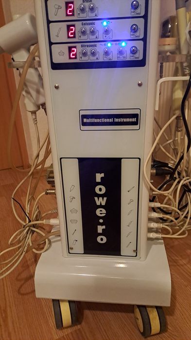 Combina cosmetica ROWE  Robo Beauty cu 13 functii