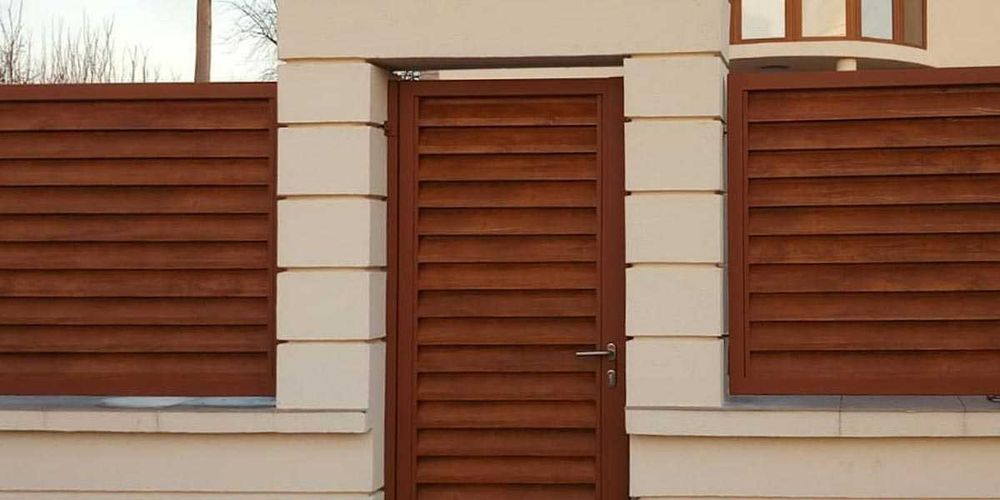 Garduri si porti din panou stil jaluzele si alte modele disponibile