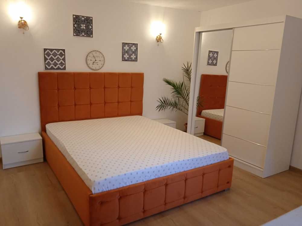 Set Dormitor Regal cu Pat Tapitat 160 cm x 200 cm COD R09