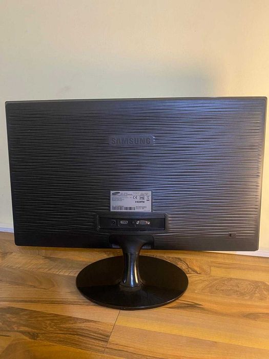 Samsung S24D300H – 24" Full HD монитор – употребяван, напълно работещ