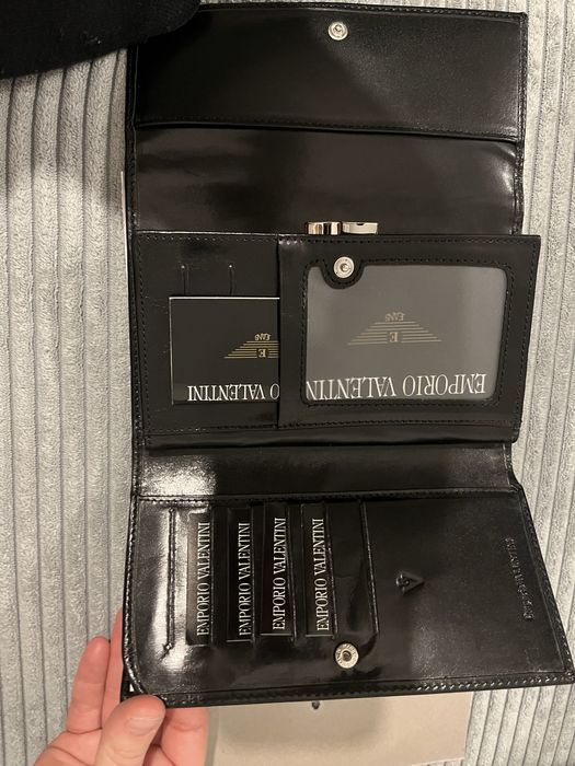 Vand portmoneu nou cu cutie, marca Emporio Valentini.