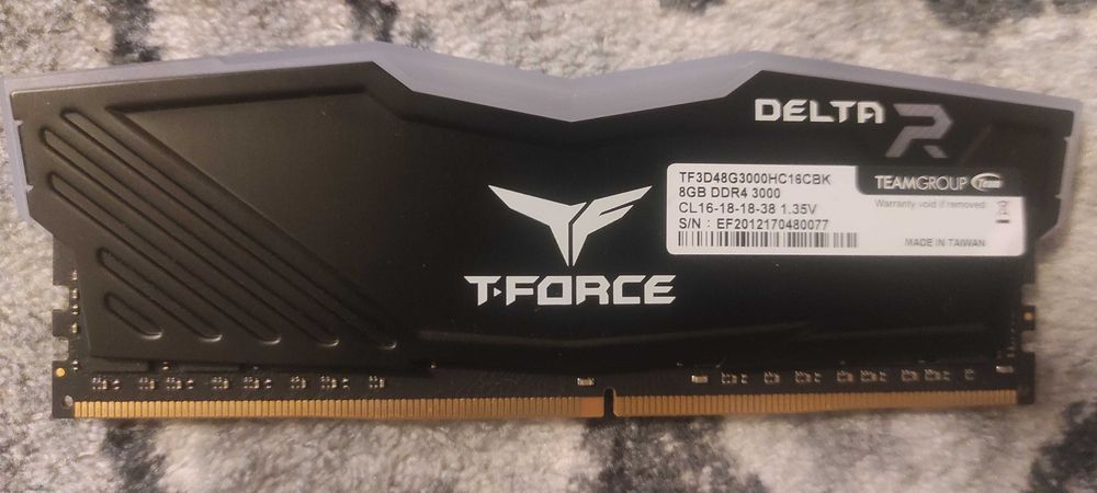 Memorii DDR 4 Delta-R (RGB)