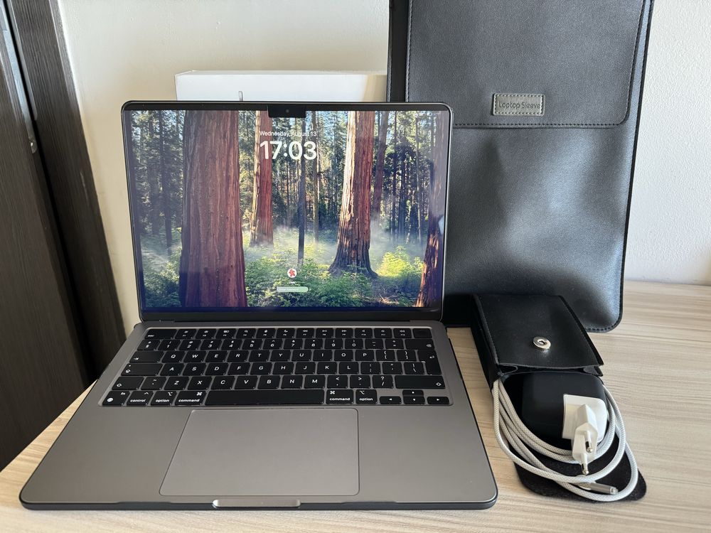 MacBook Air 13” M3 Chip 8GB RAM 256 GB Space Gray