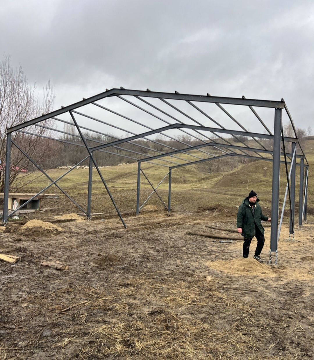 Vand Hale, structuri metalice, ferme.
Se confectioneaza pe orice dimen