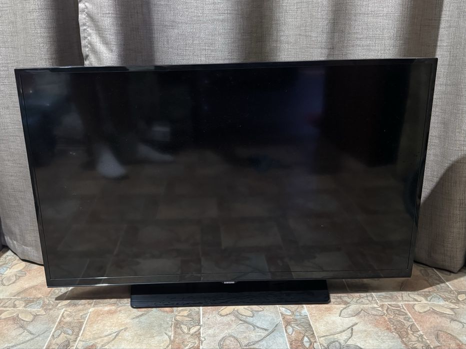 Продаю телевизор Samsung 40” (102 см)
