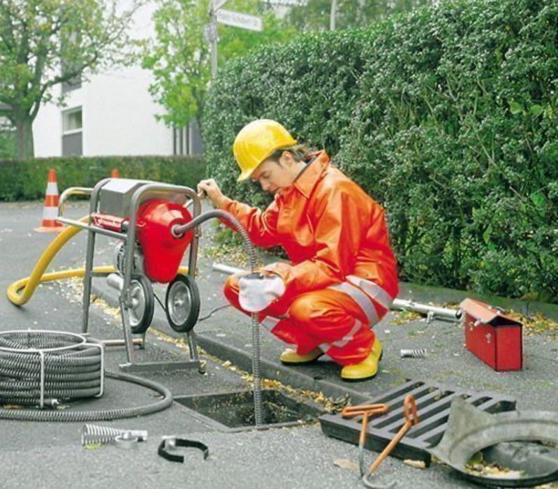 Сантехник. Чистка канализатции. Промывка трубы!!