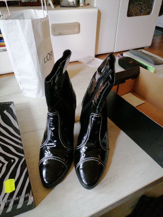 Vand botine casual, piele lacuita, 36,iarna/primăvară