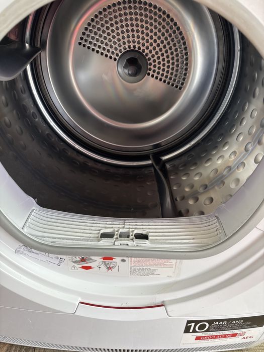Uscator de rufe AEG seria 6000 Prosense cu pompa de caldura