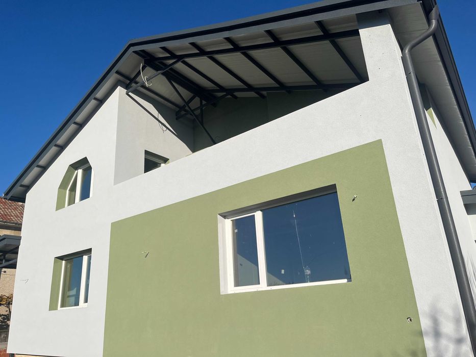 Продава се двуетажна, напълно обновена къща в гр. Крън