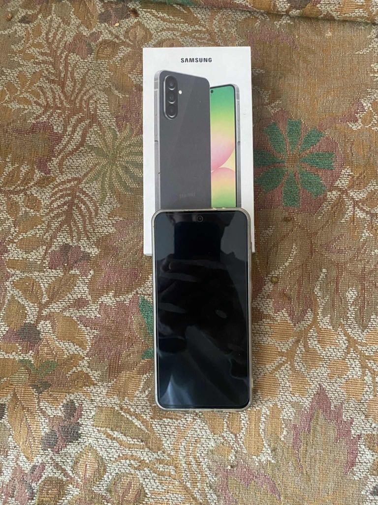Vând urgent samsung a56 impecabil full box