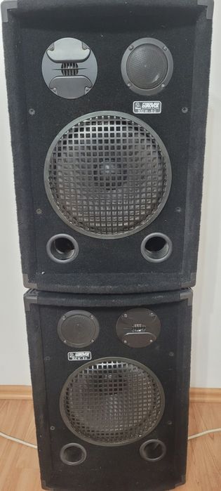 Vand două boxe EUROVOX.