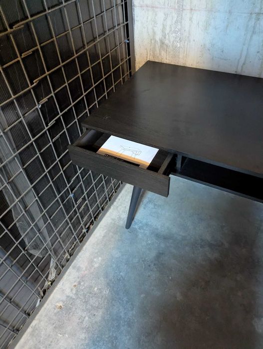 Birou Computer Kring picioare metalice, cu sertar maro inchis