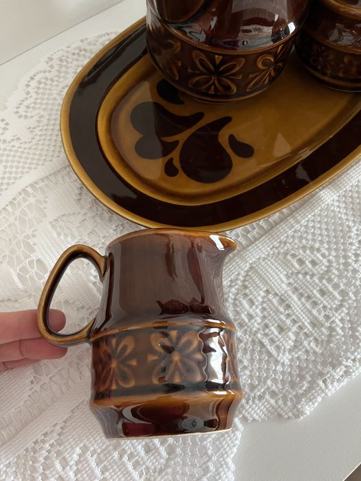 Set de ceai din ceramica. Foarte fin si elegant.
