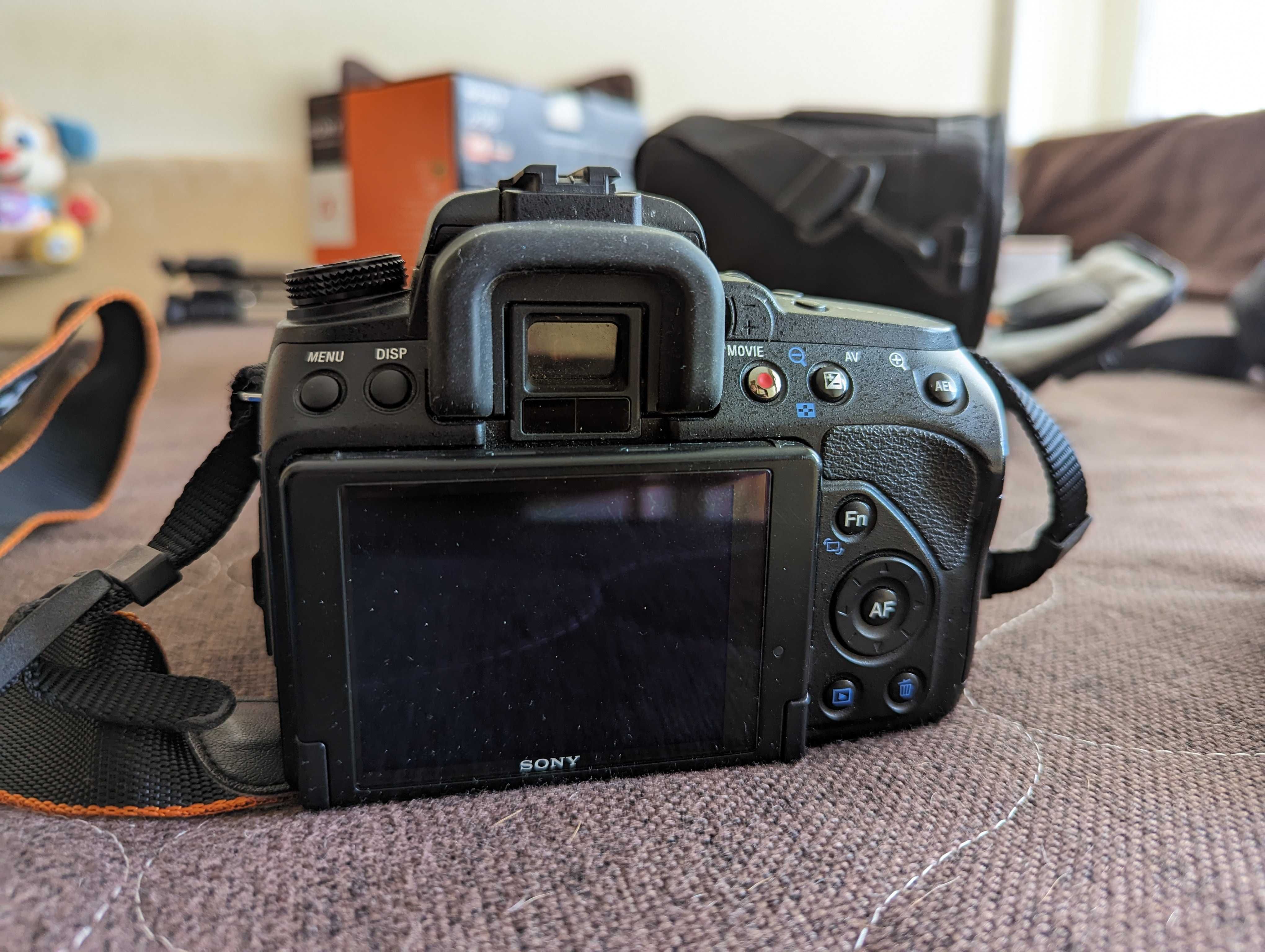 SLR фотоапарат Sony A580L с 3 обектива и аксесоари