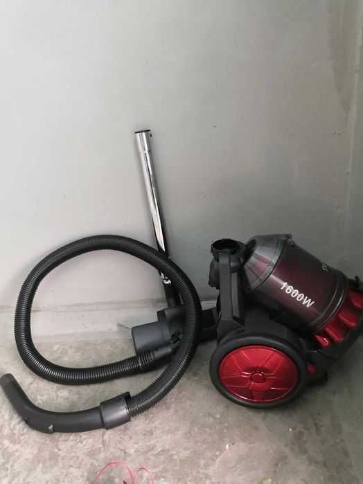 ОТДАМ ДАРОМ пылесос, ARG, мощный, РАБОТАЕТ СИЛЬНО. Дефект стыка, бу