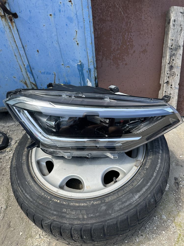 VW Taigo 23г десен фар IQ Led ОеМ