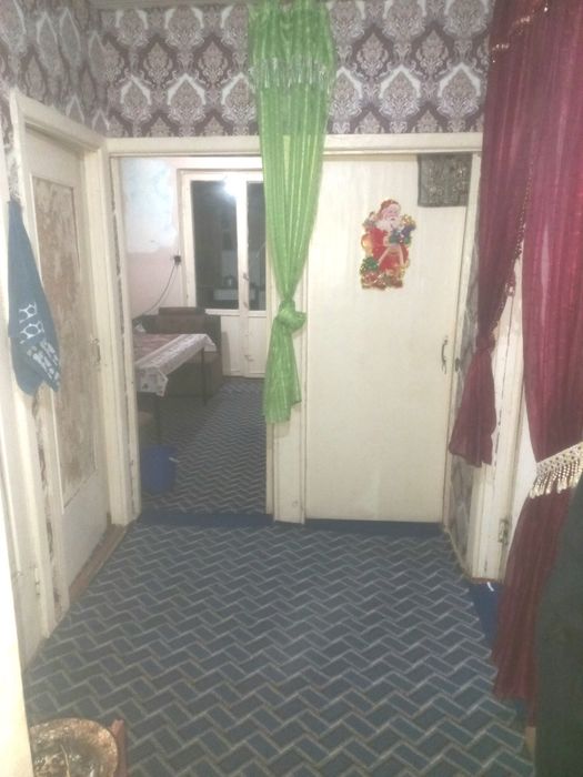 Uyda kvarterant turadi buyumlarini olib ketadi