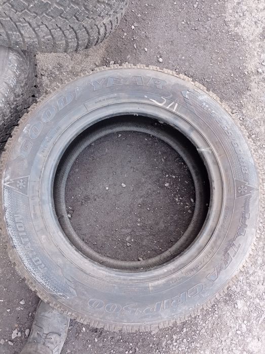 Резина зимняя на 18