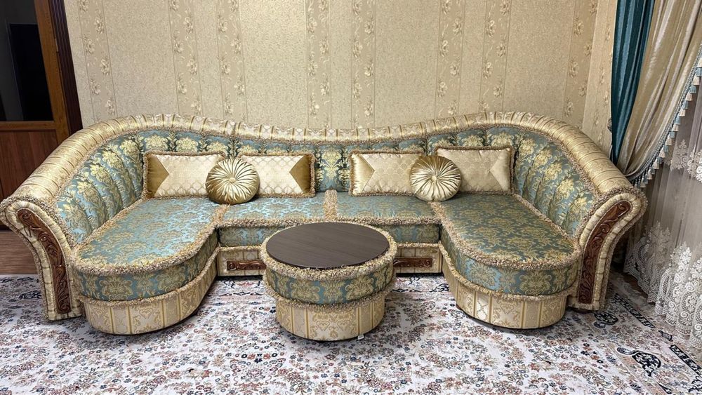 Диван с журнальным столиком турецкой сборки