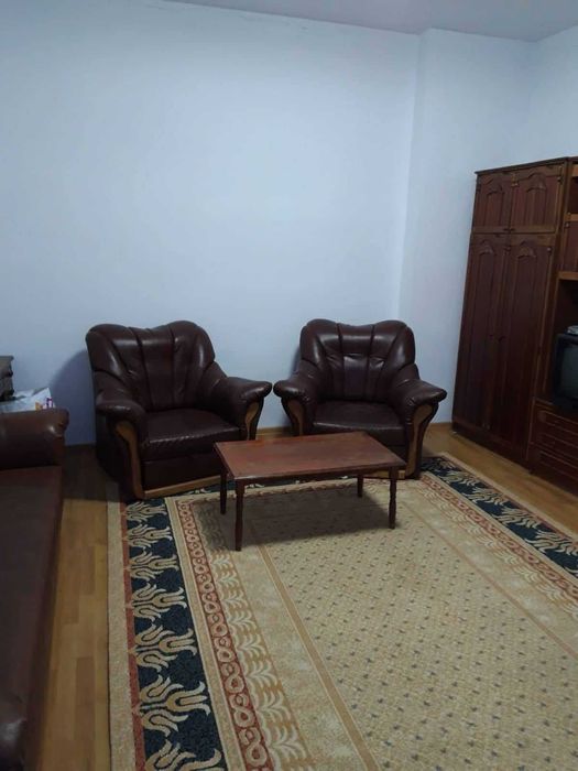 Vand casa cu 2 camere, bucatarie si baie