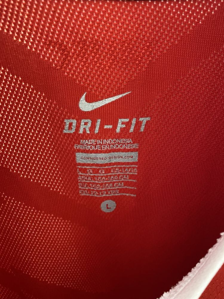 Тениска Nike с лого на Манчестър