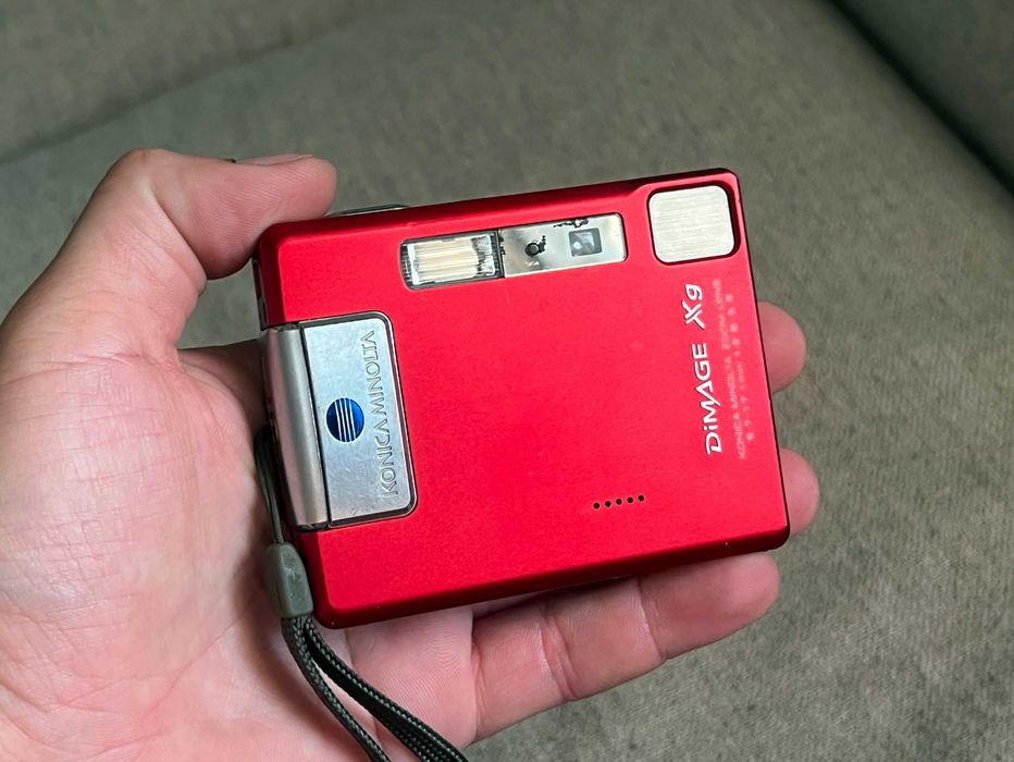 Konica Minolta Dimage Xg rosu 3 2MP aparat rar functional