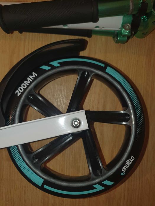 Trotineta din Aluminiu reglabila pe inaltime