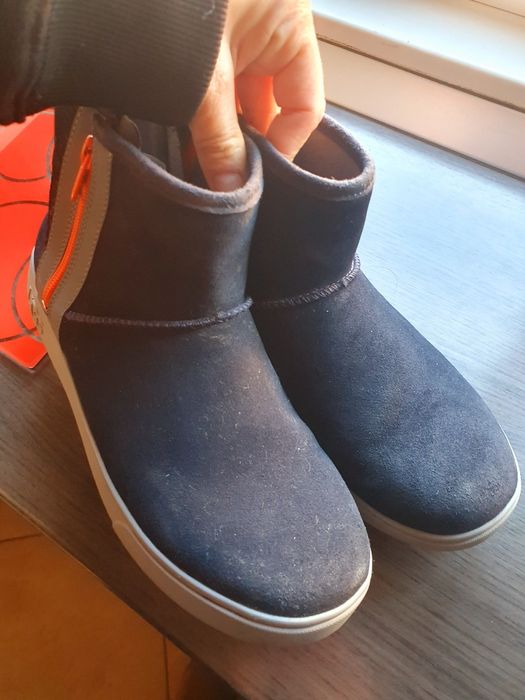 Vand Ugg baieti marimea 38