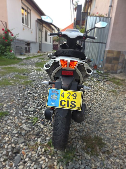 Vând scuter 49 cmc