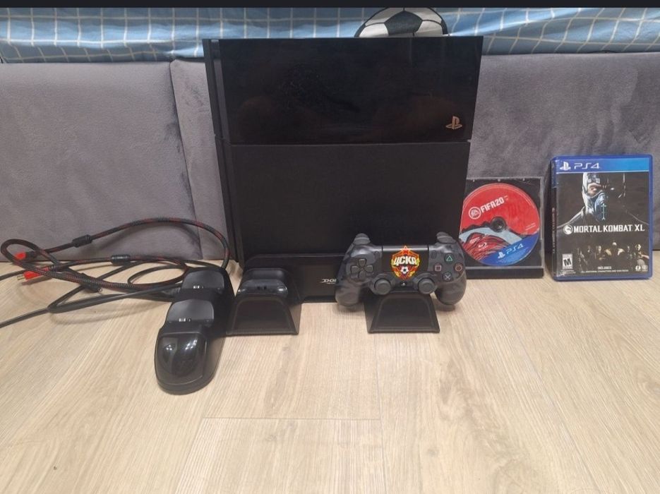 Продам ps 4 в хорошем состоянии