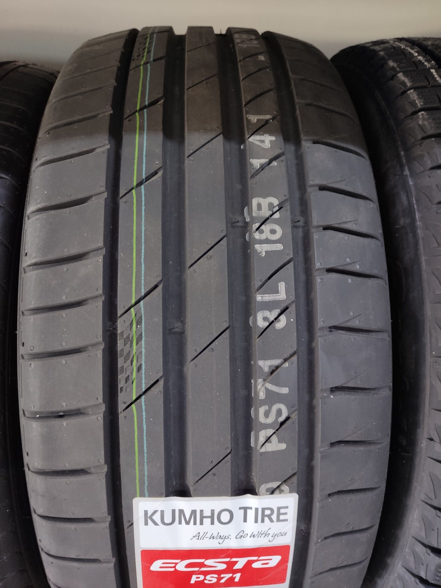 Kumho 245/45R19 PS71