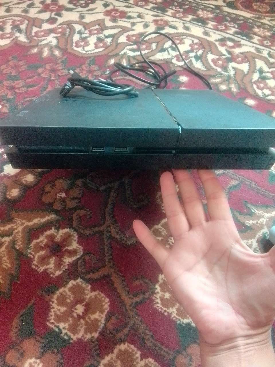 PS4 sotiladi ajoyib xolatda