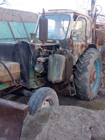 Traktor yumizi naxadu