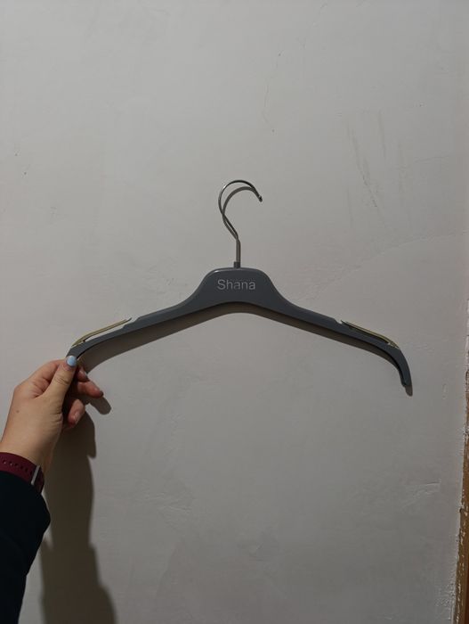 Закачалки за дрехи различни видове