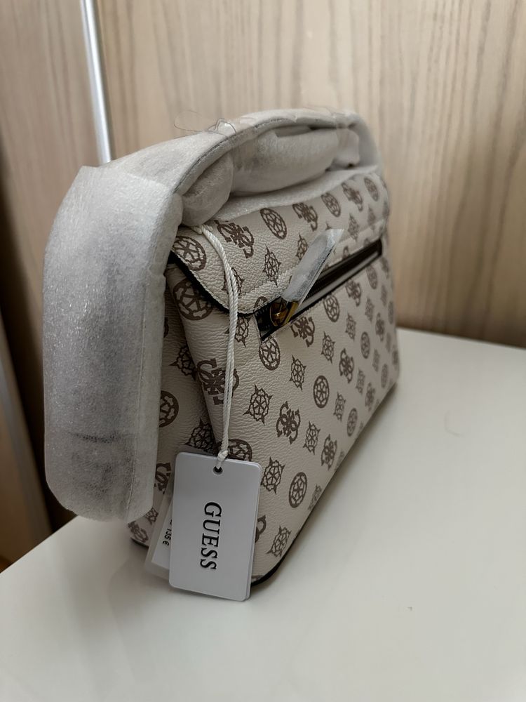 Дамска чанта Guess