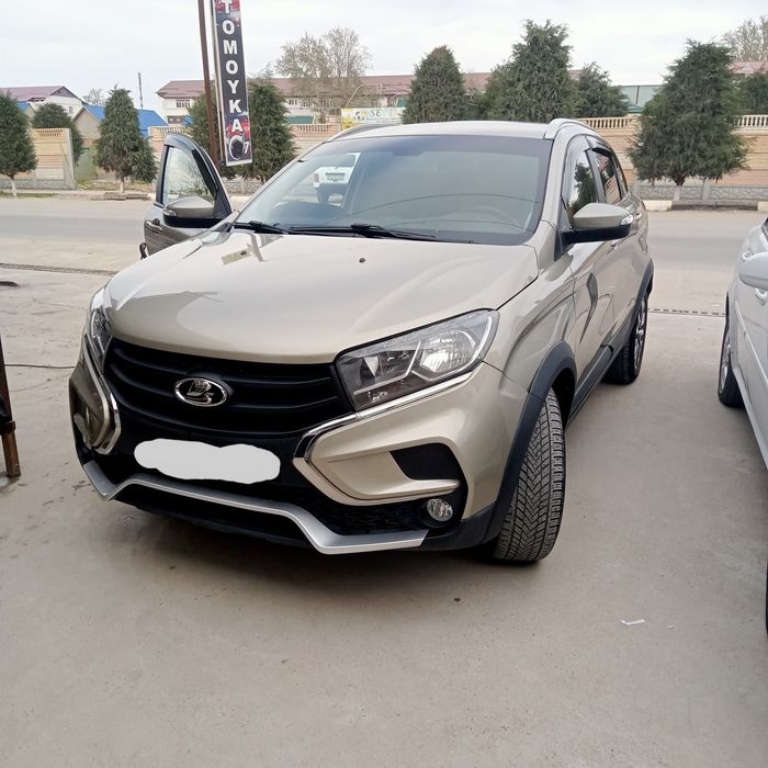 Lada xray cros Sotiladi xolati alo darajada