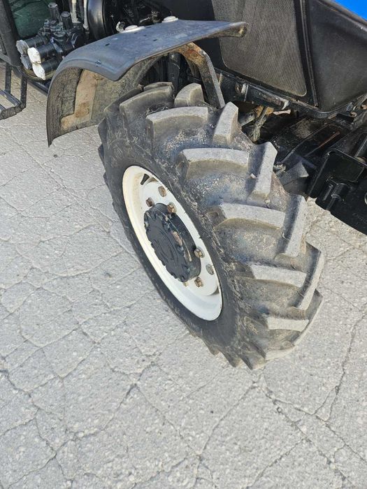 Трактор New Holland T4040F